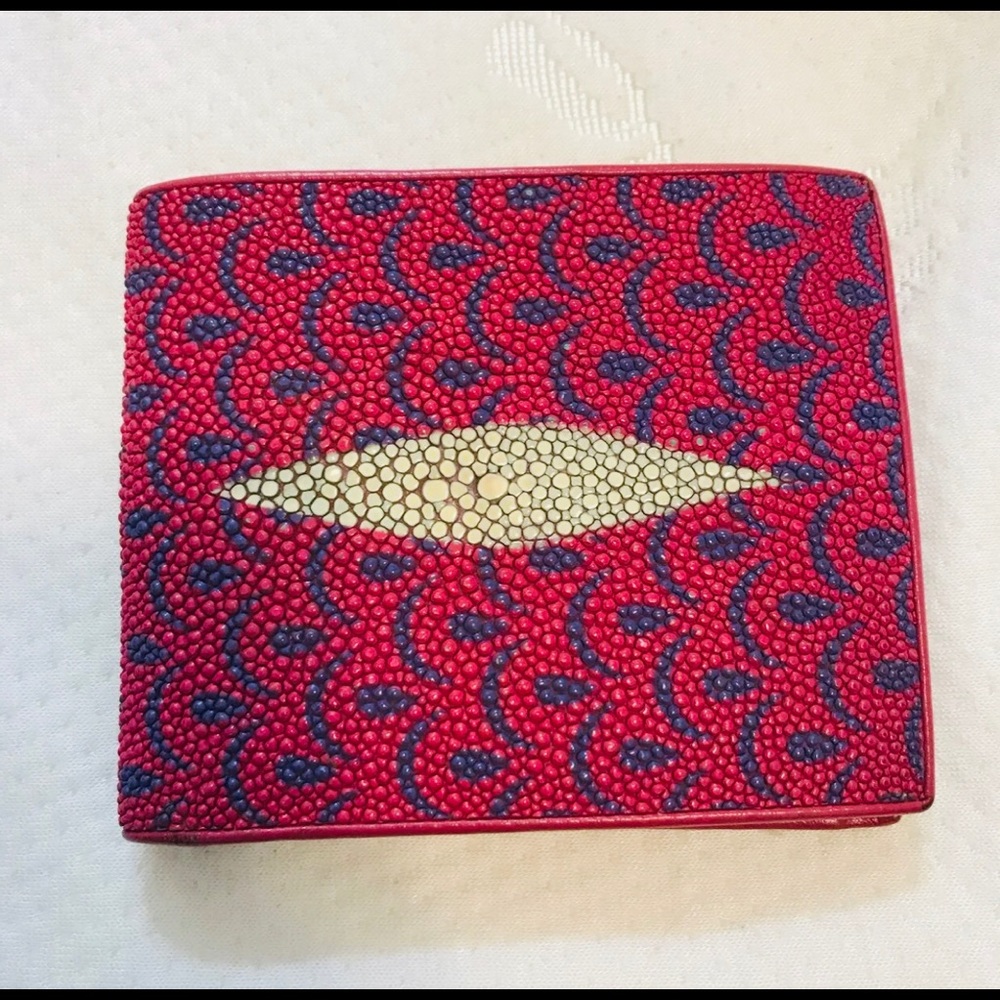 Stingray wallet new  no damage